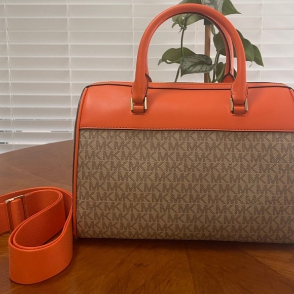 Micheal kors Travel Medium Duffle - Picture 2 of 4